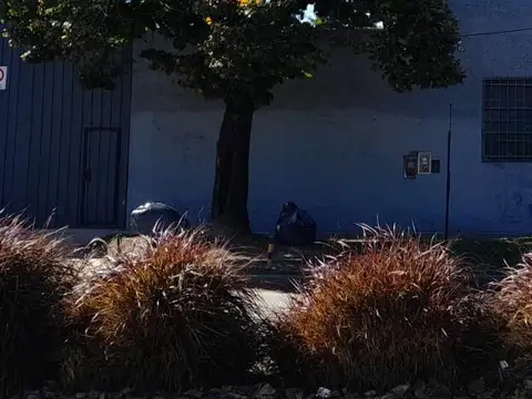 Galpon en Venta 43  mts Fondo