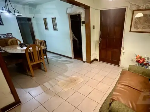 Casa 5 ambientes con 2 baños