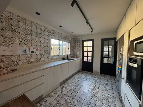 CASA 4 AMBIENTES EN VENTA EN LOS CORRALITOS