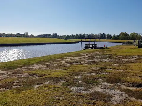 Lote en venta sobre el rio de 900m2 en B° náutico El Naudir