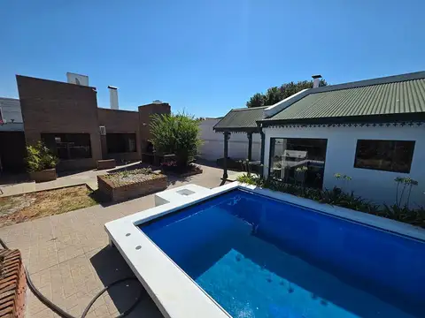 Casa en Venta en Los Hornos, USD 249.000
