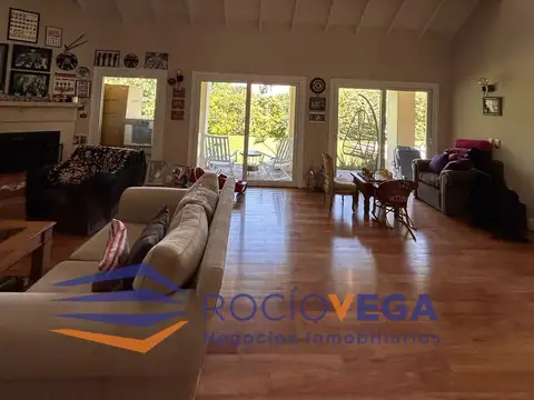 Casa en Alquiler con 2 cocheras