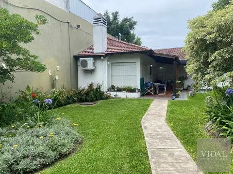 Casa 6 ambientes con 4 baños