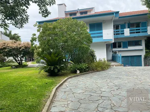 Montevideo a una cuadra de Avenida de los constituyentes (ex ruta 9) (vivienda multifamiliar)
