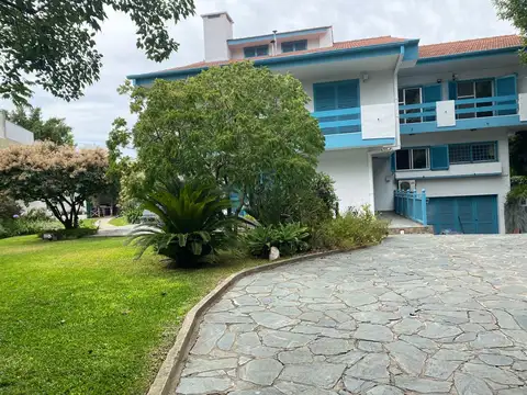 Montevideo a una cuadra de Avenida de los constituyentes (ex ruta 9) (vivienda multifamiliar)