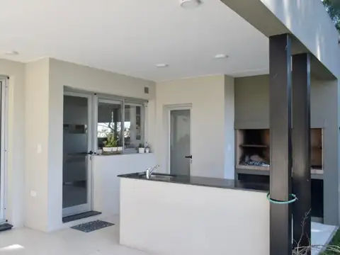 Casa en Venta en Las Golondrinas - 3 dormitorios