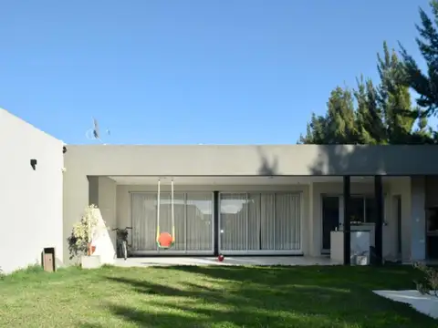 Casa en las Golondrinas de Categoria - Foto 0