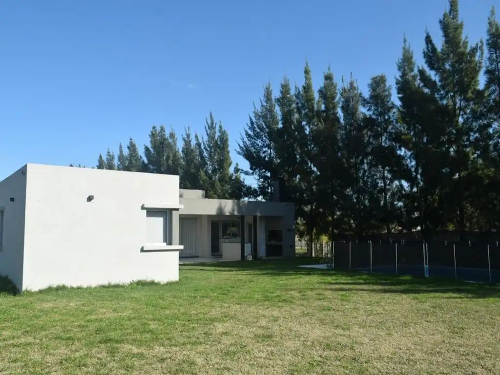 Casa - 138  m² Cubierta | 3 dormitorios | 2 años | 4 baños | 4 ambientes | 4 cocheras