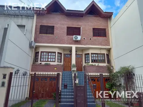 Casa en venta triplex 4 ambientes, playroom y pileta en Villa Mitre, Villa Sta Rita