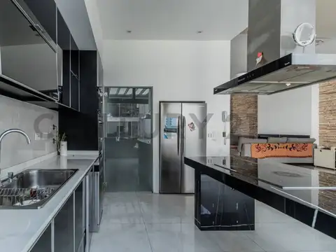 Venta- Permuta Hermosa Casa de 5 ambientes en Villa del Parque