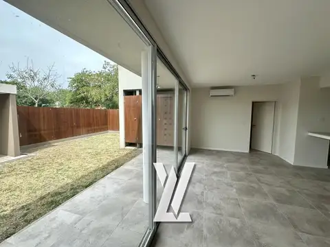 Casona 4 ambientes en venta en Fincas de Hudson