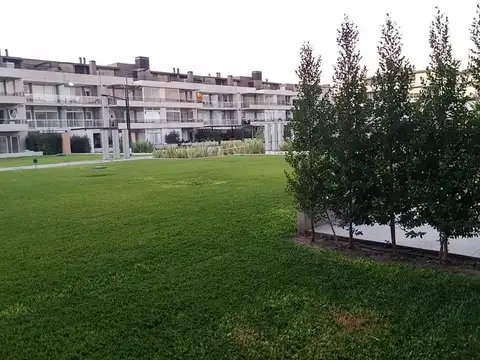 Tacuarí 600, Piso 1