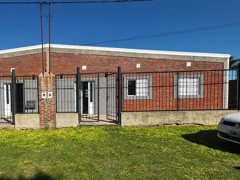 Casa 4 ambientes con 1 baño