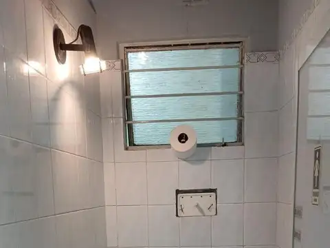 Oficina 6 ambientes con 1 baño