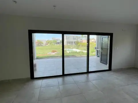 Casa 4 ambientes con 3 baños