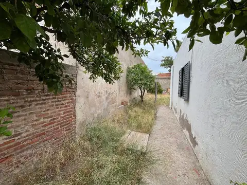 VENTA CASA A RECICLAR  MAS DEPARTAMENTO INTERNO