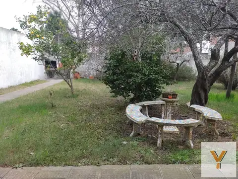 Casa en Venta - 3 Dormitorios 2 Baños - 454mts - Mar Del Tuyu
