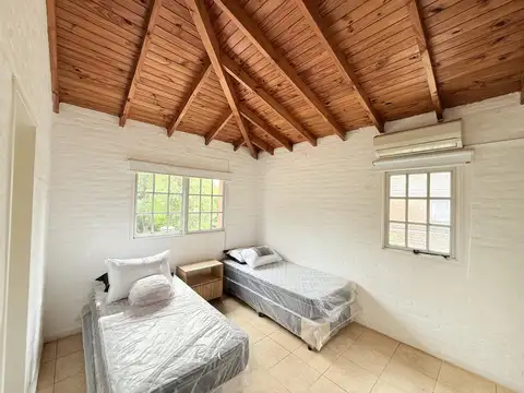 Casa 4 ambientes con 2 baños