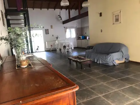 Casa en Venta con 3 cocheras