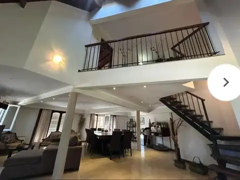 CASA DE CATEGORIA EN VENTA