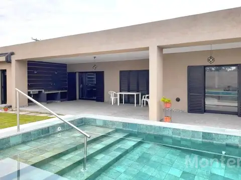 Casa en Suipacha Moderna de Estilo Minimalista Pileta 3 cocheras