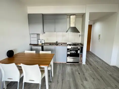 MONOAMBIENTE CON BALCÓN, 2 COCHERAS Y BAULERA