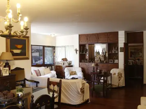 Venta de Casa 5 Dormitorios, La Plata