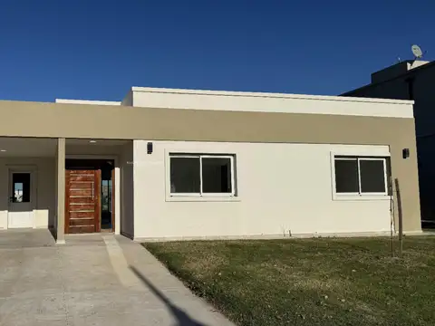 Venta Casa en San Lucas 3 Dormitorios Canning 100