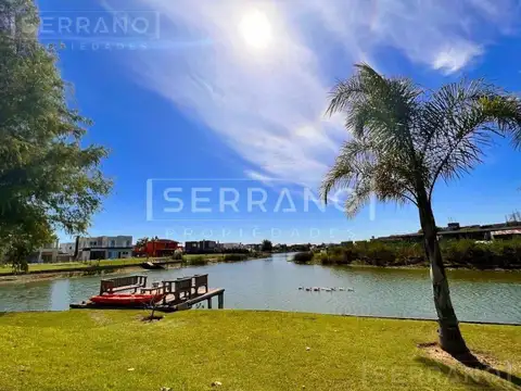 Venta Casa 4 ambientes con pileta a la laguna en el Canton Norte Escobar.