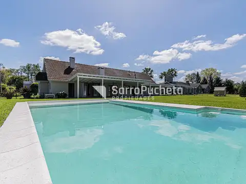 Venta casa 5 ambientes con amplio jardín , galería y piscina en San Diego.