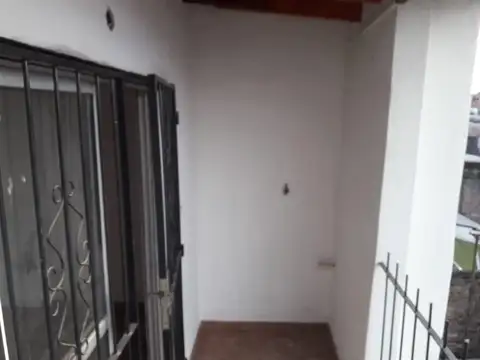 Departamento en Alquiler en Grand Bourg, $ 400.000