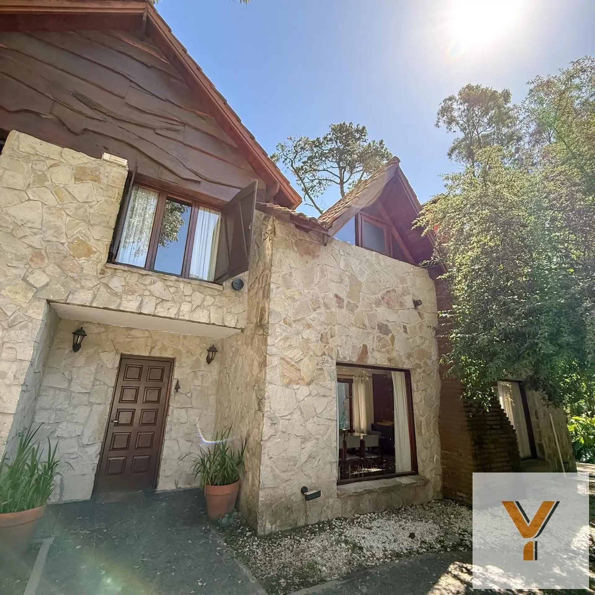 Casa en venta - 3 Dormitorios 3 Baños - Bosque Peralta Ramos