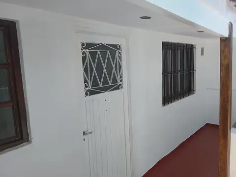 Depto Tipo Casa en Alquiler en Castelar Sur, $ 700.000