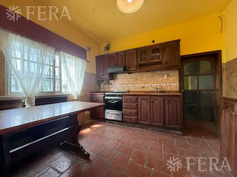 Venta casa 3 ambientes con cochera y terraza en Sarandi