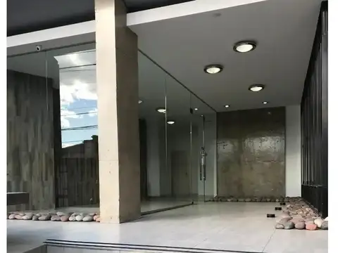 SEMIPISO EN VENTA  CON OFICINAS IDEAL COMERCIAL-