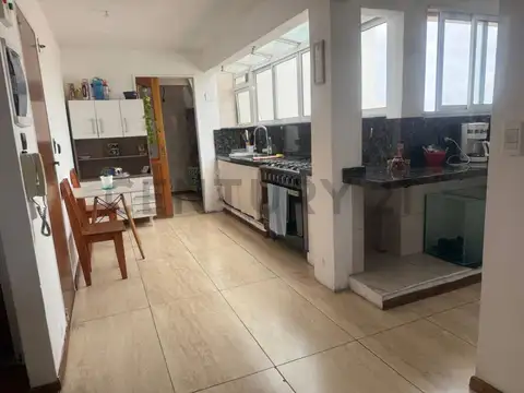 IMPORTANTE DEPARTAMENTO 4 AMBIENTES FLORES