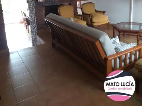 EXCELENTE CASA SOBRE LOTE PROPIO - MARCOS PAZ