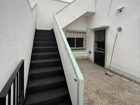 Casa 5 ambientes con 1 baño