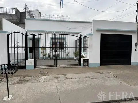 Venta casa 5 ambientes con cochera en Sarandi
