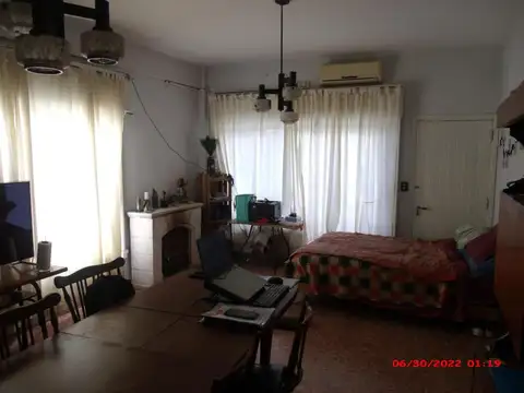 Casa apta dos familias a 150mts. Av San Martin 