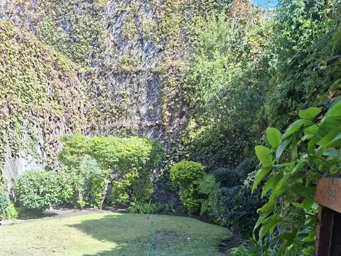 Impecable casa con jardin