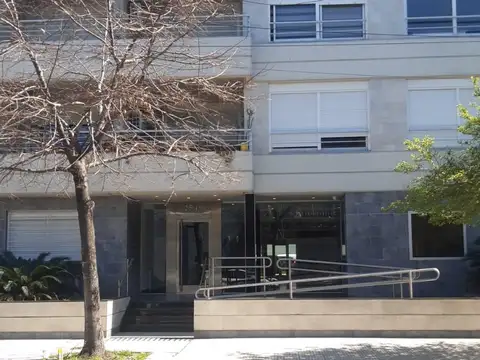 departamento de dos ambientes de categoria  al frente con cochera fija con seguro de caucion