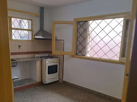 OPORTUNIDAD EN ALTO ALBERDI! CASA + 2 Dptos