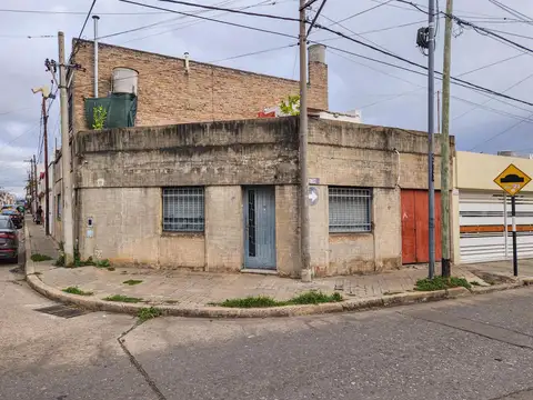 Casa de 1 dormitorio con terraza y cochera en  Azcuenaga