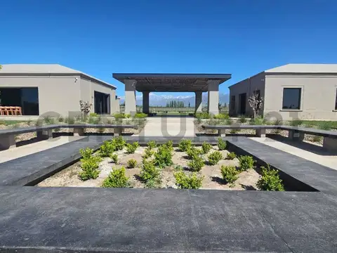 Guardia Vieja 300, Piso 0