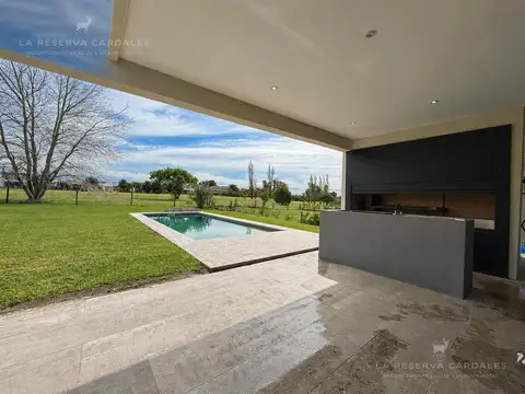 Casa 5 ambientes con 4 baños