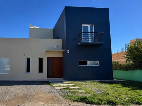Casa en VENTA de 3 dorm. barrio Bodega Sol del Valle, Gral. Roca