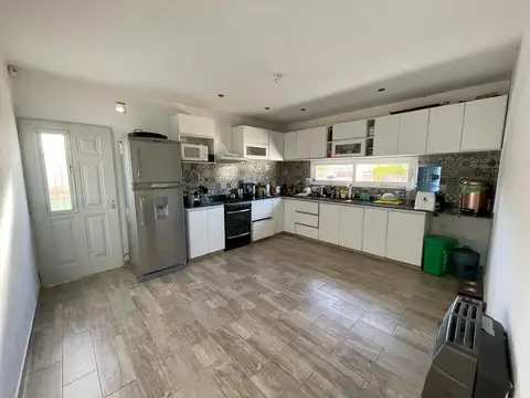 Casa en VENTA de 3 dorm. barrio Bodega Sol del Valle, Gral. Roca