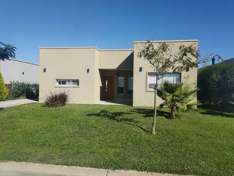 VENTA CASA 5 AMBIENTES BARRIO RAMON PILAR DEL ESTE 