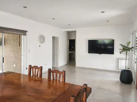 Casa 4 ambientes con 3 baños